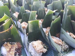 Menyerbu 16.825 Pincuk Nasi Pecel Gratis di Madiun
