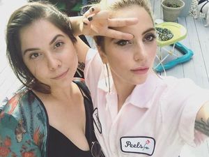 Potret Seleb Hollywood Bareng Saudara, Sama-sama Menawan! Potret Seleb Hollywood Bareng Saudara, Sama-sama Menawan!