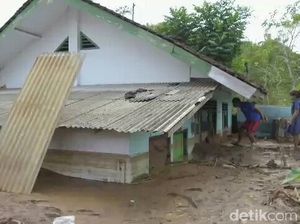 Ini Cerita Warga Banyuwangi Saat Banjir Bandang Menerjang Desanya Ini Cerita Warga Banyuwangi Saat Banjir Bandang Menerjang Desanya