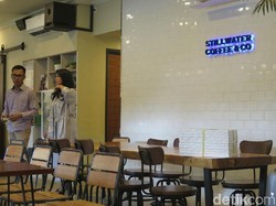 Mencicip Sandwich Unicorn Warna-warni di Stillwater Coffee & Co Gunawarman