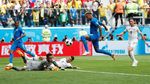 Neymar Vs Kosta Rika: Diving, Ribut dengan Wasit, dan Tangis Bahagia