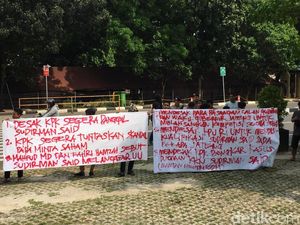 Massa FPI Datangi KPK, Minta Usut Tuntas Kasus Papa Minta Saham