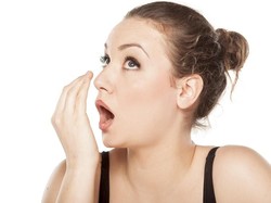 Mulut Bau Bawang Putih? Atasi dengan Konsumsi Makanan Ini