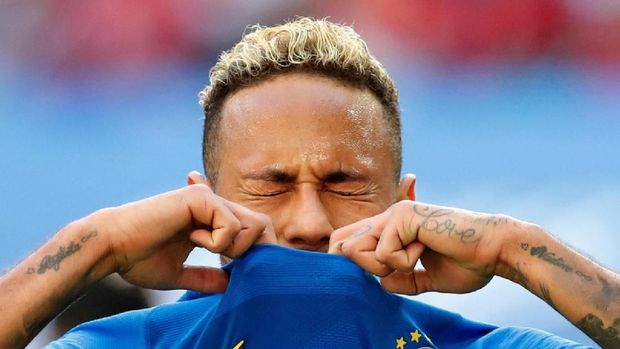 Neymar terlihat kecewa karena gagal membobol gawang Kosta Rika.