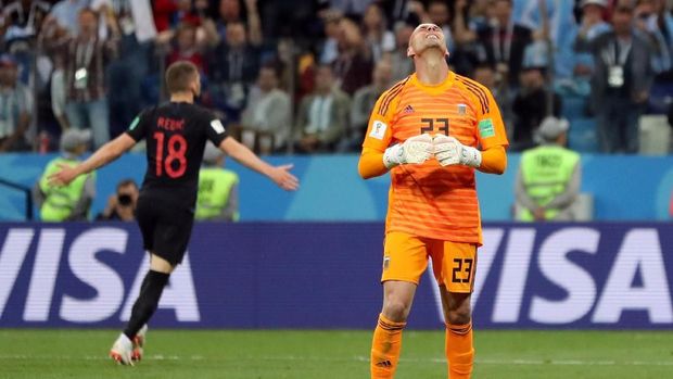 Willy Caballero melakukan blunder saat Argentina vs Kroasia yang membuat Ante Rebic mudah mencetak gol.