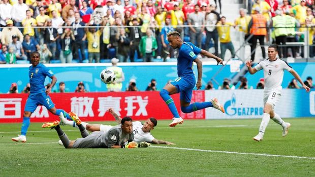 Neymar saat mencetak gol ke gawang Kosta Rika, di Saint Petersburg Stadium, Saint Petersburg, Rusia, 22 Juni.