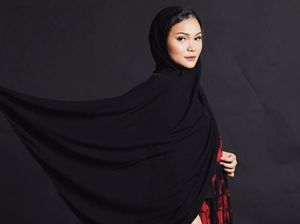 Cerita Youtuber Cantik Lepas Jilbab, Nggak Nyangka Ini Alasannya Cerita Youtuber Cantik Lepas Jilbab, Nggak Nyangka Ini Alasannya