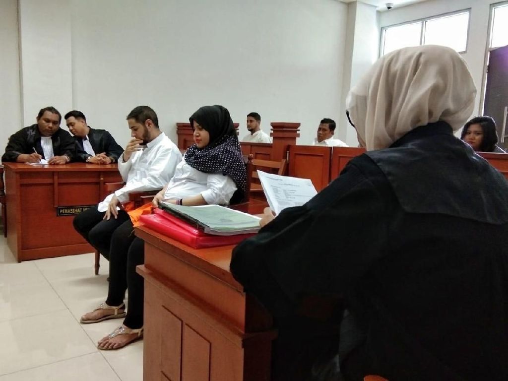 Keluarga Bantah Tidak ada Masalah Soal Pergantian Pengacara Dhawiya Keluarga Bantah Tidak ada Masalah Soal Pergantian Pengacara Dhawiya