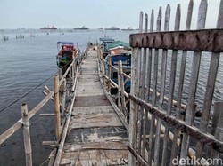 Pantai Marunda yang Terabaikan