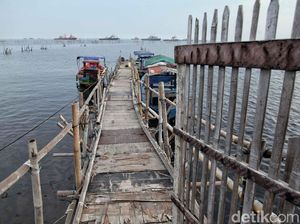Pantai Marunda yang Terabaikan Pantai Marunda yang Terabaikan