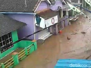 300 Rumah Jadi Korban Banjir Bandang di Banyuwangi 300 Rumah Jadi Korban Banjir Bandang di Banyuwangi