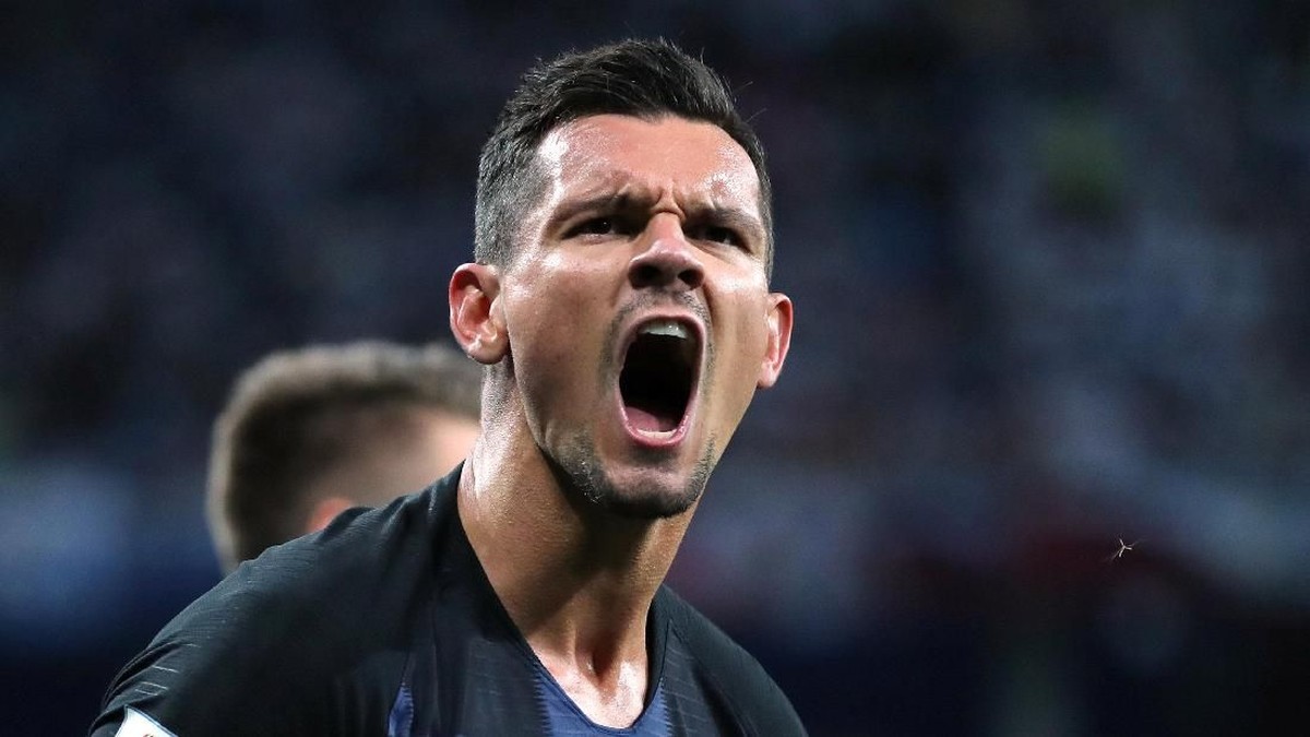 Dejan Lovren menyerang Sergio Ramos. (Foto: Ivan Alvarado)