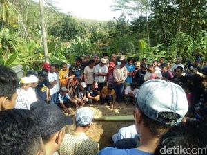 Sekeluarga Korban Bus di Ciamis Dimakamkan Dalam Satu Lubang Sekeluarga Korban Bus di Ciamis Dimakamkan Dalam Satu Lubang