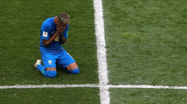 Neymar menangis seusai pertandingan melawan Kosta Rika di Piala Dunia 2018.
