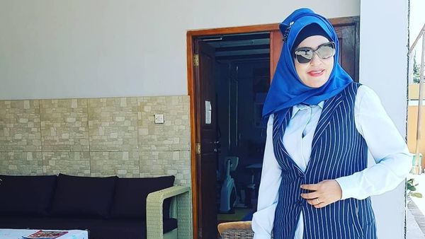 Lama Tak Terdengar, Ini Gaya Mantan Istri Raul Lemos yang Kini Berhijab