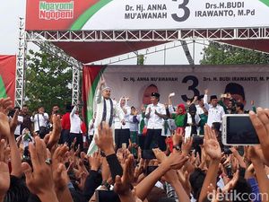 Menpora Ramaikan Kampanye Akbar Paslon 3 Pilbup Bojonegoro Menpora Ramaikan Kampanye Akbar Paslon 3 Pilbup Bojonegoro