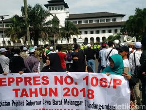 Ratusan Orang Protes Iriawan Sebagai Pj Gubernur Jabar