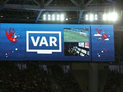 UEFA: Pemain yang Minta VAR Akan Dikartu Kuning