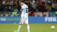 Pada pertandingan sebelumnya, Messi juga disorot karena eksekusi penaltinya ke gawang Islandia tak berbuah gol. Foto: Elsa/Getty Images