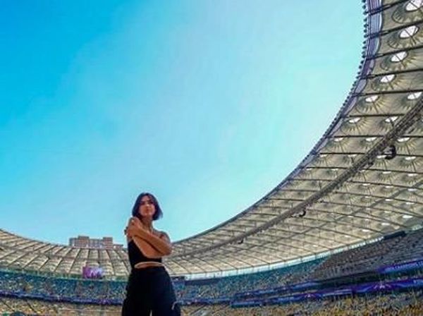 Foto: Intip Liburannya Si Seksi Dua Lipa