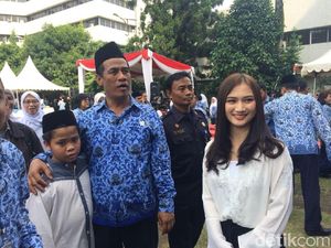 Ada Melody Eks JKT48 di Halalbihalal Kementan, Ngapain Ya? Ada Melody Eks JKT48 di Halalbihalal Kementan, Ngapain Ya?