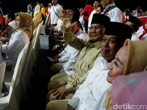 Diam-diam Prabowo Tinggalkan Arena Debat Cagub Jabar Diam-diam Prabowo Tinggalkan Arena Debat Cagub Jabar