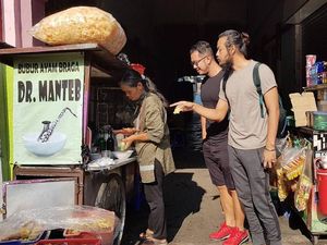 Serunya Dwi Sasono Bersama Keluarga Saat Makan Kelapa Muda Hingga Bubur Ayam