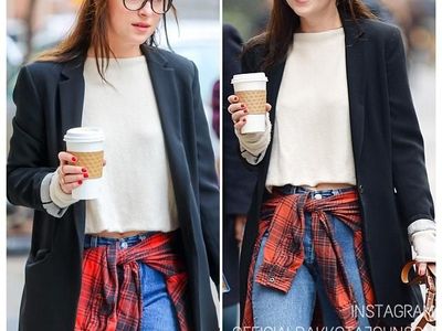 Yuk, Intip Si Cantik Dakota Johnson Saat Ngopi dan Cicip Makanan