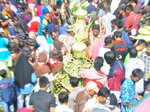 Melihat Parade Sewu Kupat Kangjeng Sunan Muria di Kudus