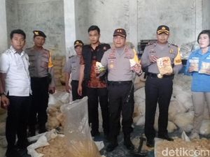 Industri Mi Instan Digerebek Polisi karena Pakai Bahan Expired Industri Mi Instan Digerebek Polisi karena Pakai Bahan Expired
