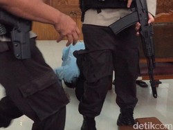 Divonis Mati, Aman Abdurrahman Langsung Sujud di Ruang Sidang