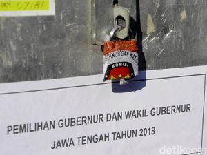 Logistik Pilgub Jateng Mulai Didistribusikan di Pekalongan Logistik Pilgub Jateng Mulai Didistribusikan di Pekalongan