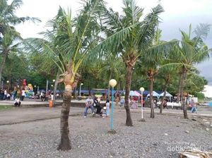 Dari Makassar, Berpasir Hitam Namun Sunsetnya Ciamik