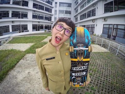 Ini Phopi, PNS Kekinian yang Hobi Main Skateboard dan Viral