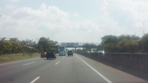 Potret Lancarnya Tol Jakarta-Cikampek Saat Arus Balik
