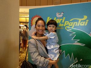 Masih Liburan, Tara Basro Ajak Keponakan Nonton Film Kulari ke Pantai