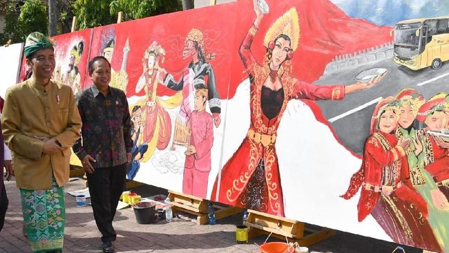 Jokowi Tutup Kunjungan Kerja di Bali dengan Pawai Kesenian 