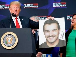 Trump Terima Keluarga Korban Pembunuhan Imigran Ilegal
