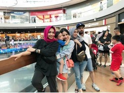 Sempat Dikabarkan Tak Akur, Rieta Amalia Liburan Bareng Amy Qanita