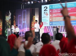 Risma Simak Debat Cagub Jatim Terakhir, Ini Komentarnya
