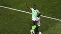 Ahmed Musa merayakan kemenagan Nigeria bersama timnya. REUTERS/Sergio Perez.