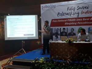 Poltracking: Ridwan Kamil Ungguli Deddy Mizwar Jelang Pilgub Jabar