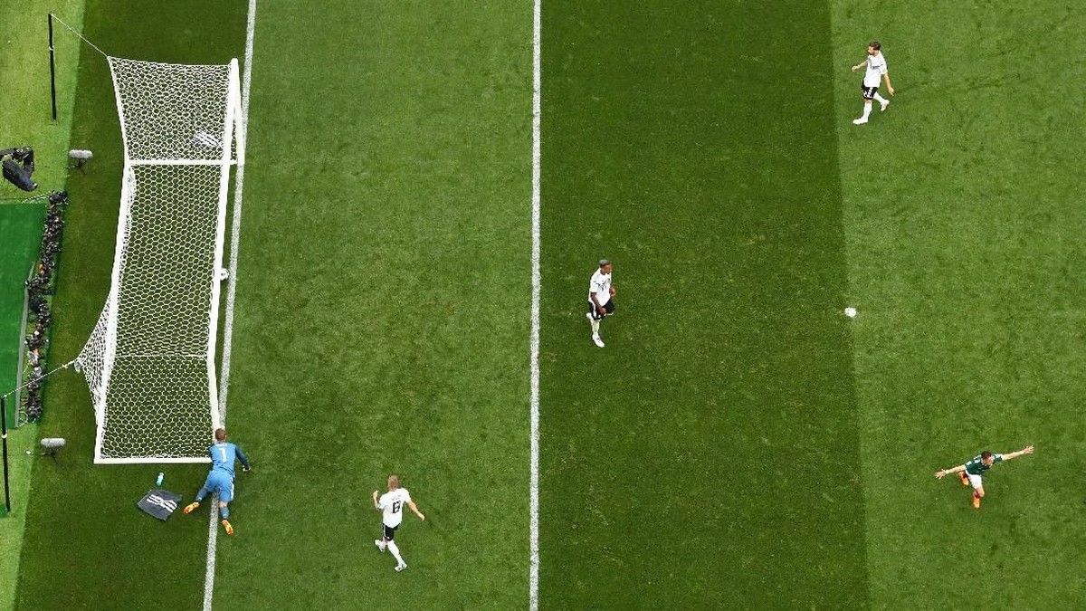 Jerman saat kebobolan gol Meksiko. (Foto: Carl Recine/Reuters)
