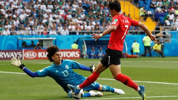 Guillermo Ochoa membuat 17 penyelamatan selama babak grup Piala Dunia 2018.