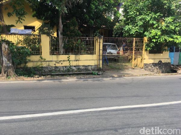 Foto: Melihat Lokasi TKP Penembakan Terduga Teroris di Depok
