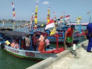 Pesta Lomban, Wisatawan di Pulau Panjang Jepara Menurun Pesta Lomban, Wisatawan di Pulau Panjang Jepara Menurun