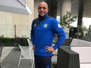Roberto Carlos, Pemilik Tendangan Pisang Legendaris yang Masih Awet Muda