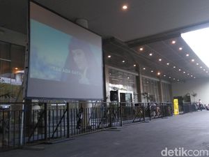 Giant Screen Disiapkan di Luar Arena Debat untuk Pendukung Paslon