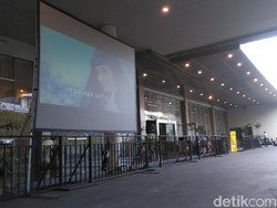 Giant Screen Disiapkan di Luar Arena Debat untuk Pendukung Paslon