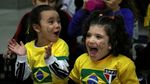 Rupa Bahagia Suporter Brasil Kalahkan Kosta Rika